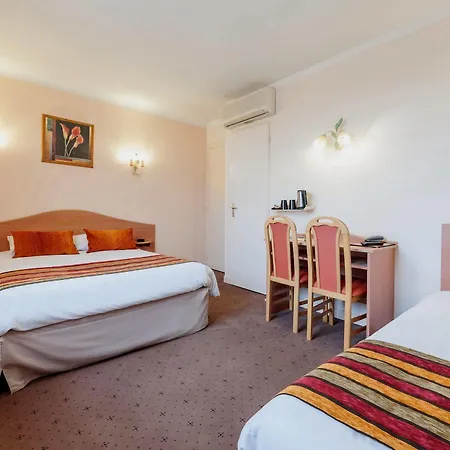 Hotel Logis Sandrina 2*